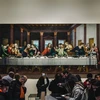 Tác phẩm Bữa ăn tối cuối cùng của danh họa Leonardo da Vinci được trưng bày tại triển lãm ở bảo tàng Louvre, Paris, Pháp, ngày 21/2/2020. (Nguồn: AFP/TTXVN) 