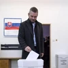 Thủ tướng Slovakia đồng thời là Lãnh đạo đảng Dân chủ Xã hội Smer (Smer-SD) Peter Pellegrini bỏ phiếu tại điểm bầu cử ở Banska Bystrica, ngày 29/2/2020. (Nguồn: AFP/TTXVN) 