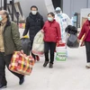 Bệnh nhân nhiễm COVID-19 được xuất viện sau khi được chữa khỏi tại bệnh viện dã chiến ở Vũ Hán, tỉnh Hồ Bắc, Trung Quốc, ngày 1/3/2020. (Nguồn: THX/TTXVN) 