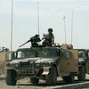 Binh sỹ Mỹ tuần tra tại tuyến đường dẫn tới căn cứ quân sự al-Taji ở phía Bắc thủ đô Baghdad, Iraq. (Nguồn: AFP/TTXVN) 