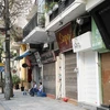 Nhiều cửa hàng ở Hà Nội đóng cửa để hạn chế tập trung đông người