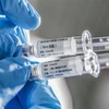 Các mẫu vắcxin phòng COVID-19 tại nhà máy của Tập đoàn Dược phẩm Quốc gia Trung Quốc (Sinopharm) ở Bắc Kinh, Trung Quốc, ngày 11/4/2020. (Nguồn: THX/TTXVN) 