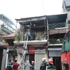 Đám cháy xảy ra tại số 47 phố Hàng Ngang. (Ảnh: Đức Thanh/TTXVN)