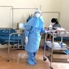 Điều trị cho bệnh nhân COVID-19 số 268 tại Khu cách ly Bệnh viện Đa khoa huyện Đồng Văn (Hà Giang). (Nguồn: TTXVN) 