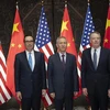 Bộ trưởng Tài chính Mỹ Steven Mnuchin, Phó Thủ tướng Trung Quốc Lưu Hạc và Đại diện thương mại Mỹ Robert Lighthizer tại cuộc gặp ở Thượng Hải, Trung Quốc ngày 31/7/2019. (Nguồn: AFP/TTXVN) 