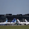 Máy bay thương mại nằm chờ tại sân bay Jorge Newbery ở Buenos Aires, Argentina, ngày 20/3/2020. (Nguồn: AFP/TTXVN) 