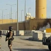 Lực lượng chống khủng bố của Iraq bảo vệ trước đại sứ quán Mỹ ở thủ đô Baghdad vào ngày 2/1/2020. (Nguồn: AFP) 