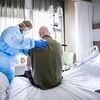 Nhân viên y tế chăm sóc bệnh nhân COVID-19 tại bệnh viện ở Hague, Hà Lan, ngày 4/4/2020. (Nguồn: AFP/TTXVN) 