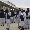 Các tù nhân Taliban trước khi được phóng thích tại nhà tù Bagram, Afghanistan, ngày 11/4/2020. (Nguồn: AFP/TTXVN) 