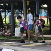 Người dân đeo khẩu trang phòng lây nhiễm COVID-19 tại Singapore ngày 2/6/2020. (Nguồn: THX/TTXVN) 
