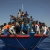 Người di cư trên biển Địa Trung Hải ngày 2/8/2017. (Nguồn: AFP/TTXVN) 