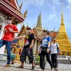 Du khách tham quan Cung điện Hoàng Gia ở Bangkok, Thái Lan ngày 7/6/2020. (Ảnh: AFP/TTXVN) 