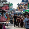 Người dân mua sắm tại một khu chợ ở Bangkok, Thái Lan ngày 6/3/2020. (Nguồn: AFP/TTXVN) 