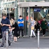 Người dân đeo khẩu trang phòng lây nhiễm COVID-19 tại nhà ga tàu hỏa ở Berlin, Đức, ngày 15/6/2020. (Nguồn: THX/TTXVN) 