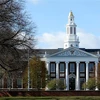 Khuôn viên trường đại học Harvard ở Cambridge, bang Massachusetts, Mỹ ngày 22/4/2020. (Nguồn: AFP/TTXVN) 