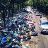Hình ảnh rác thải 'bủa vây' Hà Nội sau 3 ngày bãi rác Nam Sơn đóng cửa
