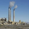 Khí thải bốc lên từ ống khói tại nhà máy điện ở Castle Dale, Utah, Mỹ. (Nguồn: AFP/TTXVN) 