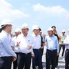 Phó Thủ tướng Trương Hòa Bình kiểm tra tiến độ Khu tái định cư Lộc An-Bình Sơn. (Ảnh: Công Phong/TTXVN) 