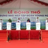 Các đại biểu bấm nút động thổ 2 nhà máy đầu tiên tại Cụm công nghiệp Đồng Sóc. (Nguồn: vinhphuc.gov.vn) 