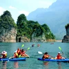 Du lịch lòng hồ Na Hang tạo ấn tượng với đông đảo du khách. (Nguồn: Báo Tuyên Quang) 