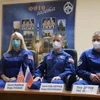 Các phi hành gia của cơ quan vũ trụ Nga Sergey Ryzhikov, Sergey Kud-Sverchkov và phi hành gia NASA Kathleen Rubins tham dự một cuộc họp báo. (Nguồn: Reuters) 
