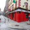 Các cửa hàng đóng cửa do dịch COVID-19 tại Dublin, Ireland ngày 18/9/2020. (Nguồn: AFP/TTXVN) 