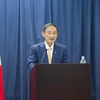 Thủ tướng Nhật Bản Suga Yoshihide phát biểu tại Trường Đại học Việt-Nhật (Đại học Quốc gia Hà Nội). (Ảnh: Doãn Tấn/TTXVN) 