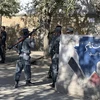 Cảnh sát Afghanistan phong tỏa hiện trường vụ nổ súng tại một trường đại học ở Kabul, ngày 2/11/2020. (Nguồn: AP/TTXVN) 