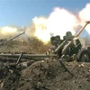 Quân nhân Azerbaijan nã pháo về phía lực lượng Armenia trong xung đột tại khu vực tranh chấp Nagorny-Karabakh ngày 20/10/2020. (Nguồn: AFP/TTXVN) 