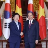 Hình ảnh Thủ tướng Nguyễn Xuân Phúc tiếp Chủ tịch Quốc hội Hàn Quốc