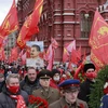 Đoàn người tham gia kỷ niệm 103 năm Cách mạng Tháng Mười Nga tại Moskva. (Ảnh: Trần Hiếu/TTXVN)