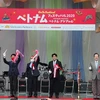 Các đại biểu cắt băng khai mạc Lễ hội Việt Nam tại Nhật Bản năm 2020. (Ảnh: Đào Thanh Tùng/TTXVN)_
