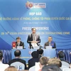 Thiếu tướng Lê Tấn Tới, Thứ trưởng Bộ Công an, phát biểu tại buổi họp báo Hội nghị Bộ trưởng ASEAN về phòng, chống tội phạm xuyên quốc gia lần thứ 14. (Ảnh: Doãn Tấn/TTXVN) 