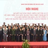 Phó Thủ tướng, Bộ trưởng Bộ Ngoại giao Phạm Bình Minh với các đại biểu và kiều bào dự Hội nghị Sơ kết 5 năm thực hiện Chỉ thị số 45-CT/TW về việc tiếp tục đẩy mạnh thực hiện Nghị quyết số 36-NQ/TW của Bộ Chính trị khóa IX về công tác đối với người Việt Na