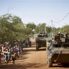 Binh sỹ Pháp làm nhiệm vụ trong chiến dịch Barkhane tại làng Gorom Gorom, phía bắc Burkina Faso. (Nguồn: AFP/TTXVN) 