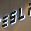 Biểu tượng Tesla tại Brussels, Bỉ. (Nguồn: AFP/TTXVN) 