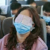 Hành khách đeo khẩu trang phòng lây nhiễm COVID-19 trên chuyến tàu cao tốc Thượng Hải- Bắc Kinh, ngày 24/12/2020. (Nguồn: THX/TTXVN) 