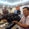 Nhà báo Huỳnh Thanh Sử trong một lần tác nghiệp. (Nguồn: Vietnam+) 