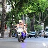 Lực lượng Cảnh sát giao thông của Cục Cảnh sát giao thông triển khai phân luồng giao thông từ xa, phòng ngừa ùn tắc giao thông phục vụ Đại hội Đại biểu toàn quốc lần thứ XIII của Đảng trên tuyến phố của Hà Nội. (Ảnh: TTXVN phát) 