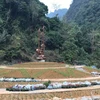 Công trình vườn hoa và tượng đàn tính tại khu vực ngã ba lán Khuổi Nặm, xã Trường Hà (Hà Quảng). (Nguồn: Báo Cao Bằng) 