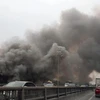 [Video] Cháy lớn ở chợ Xanh Linh Đàm, khói bốc cao hàng trăm mét