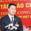 Đại biểu Hà Đức Minh (đoàn Đảng bộ tỉnh Lào Cai), đại biểu trẻ tuổi nhất Đại hội, trả lời phỏng vấn. (Nguồn: TTXVN) 