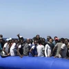 Người di cư được tàu cứu hộ 'Ocean Viking' cứu tại vùng biển Địa Trung Hải ngày 11/8/2019. (Nguồn: AFP/TTXVN) 