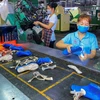 Công nhân sản xuất giày da tại Khu công nghiệp Sóng Thần, thành phố Dĩ An, tỉnh Bình Dương. (Ảnh: Chí Tưởng/TTXVN) 