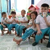 Sau 4 năm đồng hành cùng trẻ em địa phương, Sữa học đường đã trở thành một hoạt động quen thuộc diễn ra hàng tuần của nhiều em học sinh mầm non, tiểu học. (Nguồn: Vietnam+)