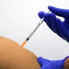 Tiêm vaccine phòng COVID-19. (Nguồn: AFP/TTXVN) 
