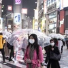 Người dân đeo khẩu trang phòng dịch COVID-19 tại Tokyo, Nhật Bản, ngày 5/3/2021. (Nguồn: AFP/TTXVN) 