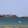 Tàu thuyền chờ đi qua Kênh đào Suez, Ai Cập, sau sự cố tàu hàng Ever Given mắc cạn tại đây, ngày 26/3/2021. (Nguồn: THX/TTXVN) 