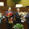 Chủ tịch Quốc hội Vương Đình Huệ tặng hoa 3 tân Phó Chủ tịch Quốc hội