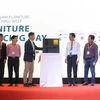 Lãnh đạo Bộ Nông nghiệp và Phát triển Nông thôn và HAWA thực hiện nghi thức khai mạc Vietnam Furniture Matching Week. (Ảnh: Xuân Anh/TTXVN) 
